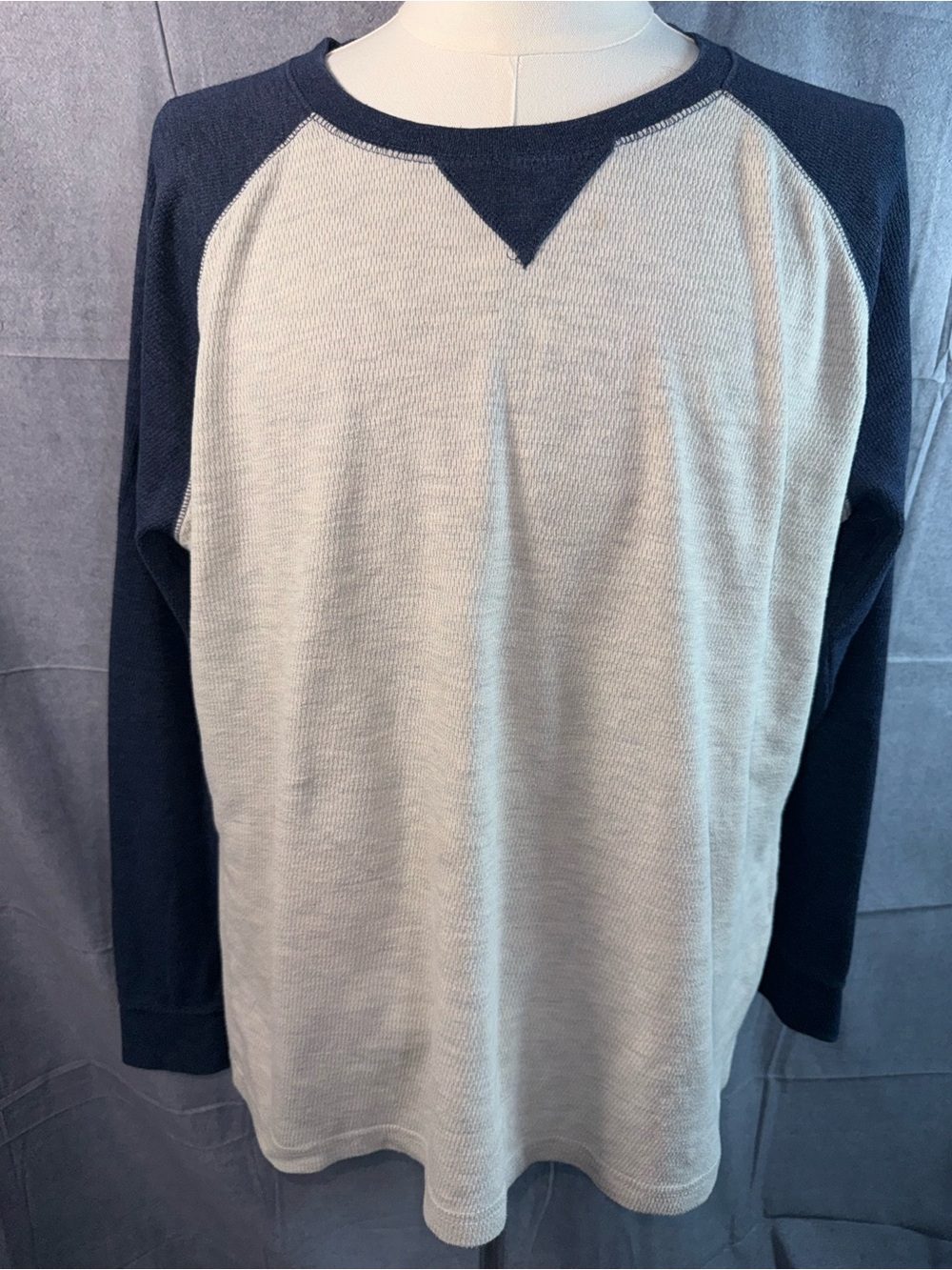 2256-St. John's Bay Navy and Cream Crewneck Raglan Sweater
